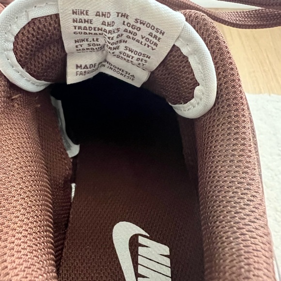 Nike women’s Dunk sneakers - Picture 6 of 7